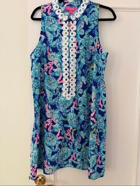 Lilly Pulitzer Blue Swing Shift Dress with White Lace Trim Front Zip
Sz 12